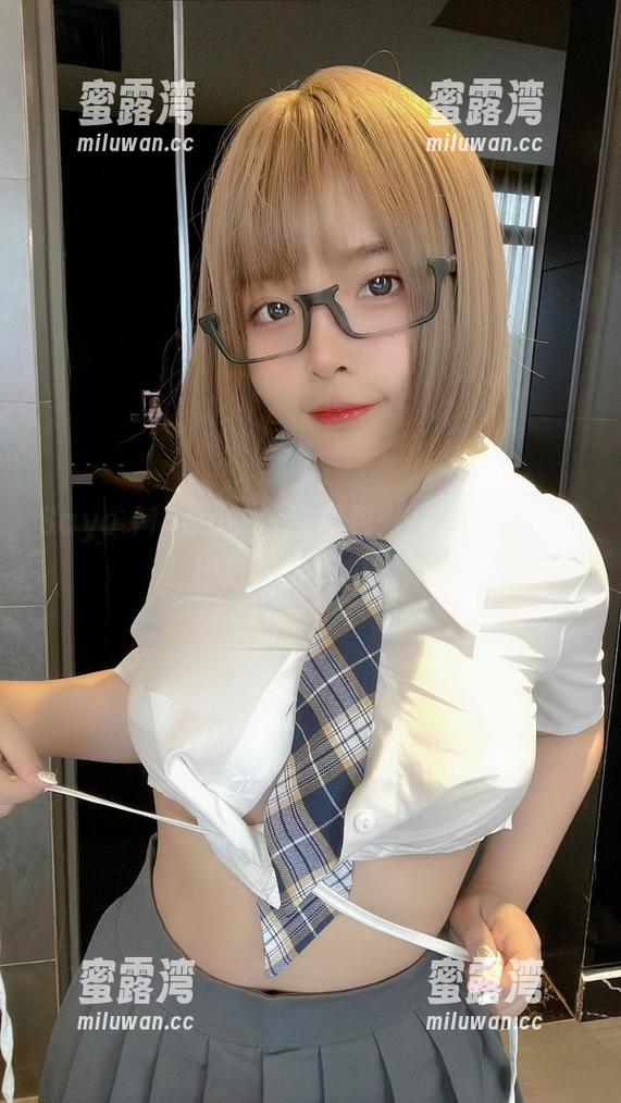 Sayo Momo的泳衣图包：甩掉烦恼，两秒进入度假模式！